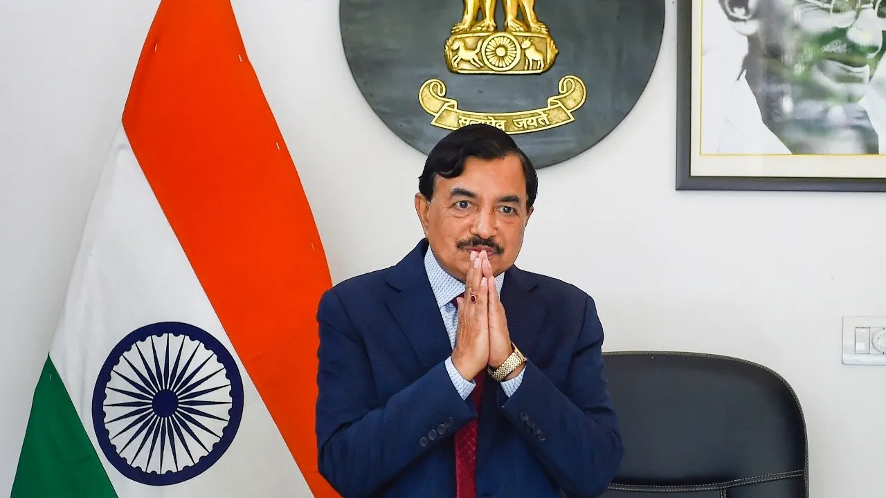  ମୁଖ୍ୟ ନିର୍ବାଚନ ଆୟୁକ୍ତ ସୁଶୀଲ ଚନ୍ଦ୍ରା ଓ ଇଲେକ୍ସନ କମିଶନର ରାଜୀବ କୁମାର କରୋନା ପଜିଟିଭ୍ । ସୁନିଲ ଆରୋରଙ୍କ ପରେ ଦାୟିତ୍ୱ ନେଇଥିଲେ ସୁଶୀଲ ଚନ୍ଦ୍ରା