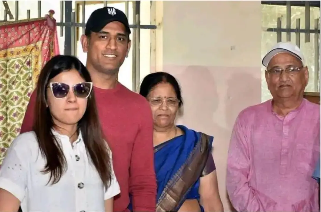  ଧୋନୀଙ୍କ ବାପା-ମାଆଙ୍କୁ କରୋନା । ରାଞ୍ଚିର ଘରୋଇ ହସ୍ପିଟାଲରେ କରାଗଲା ଭର୍ତ୍ତି ।