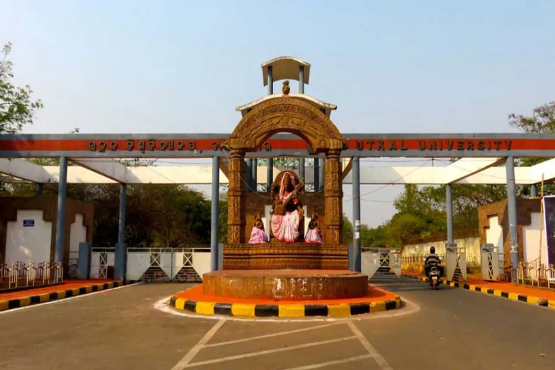  ଉତ୍କଳ ବିଶ୍ୱବିଦ୍ୟାଳୟରୁ ଆଉ ୩ ଆକ୍ରାନ୍ତ ଚିହ୍ନଟ । ମିଡ୍ ସେମିଷ୍ଟାର ପରୀକ୍ଷା ସ୍ଥଗିତ । 