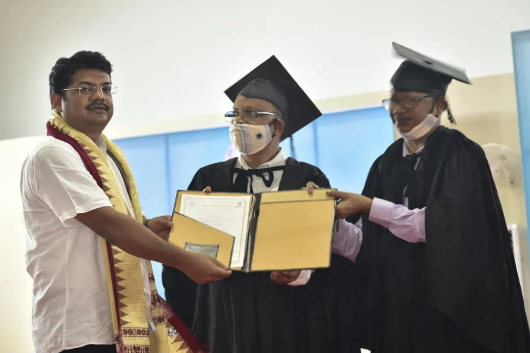  ଉତ୍କଳ ବିଶ୍ୱବିଦ୍ୟାଳୟର ୫୦ତମ ସମାବର୍ତ୍ତନ ଉତ୍ସବ । ବ୍ୟୋମକେଶ ରାୟ ଡକ୍ଟର ଅଫ୍ ଫିଲୋସଫି ଡିଗ୍ରୀ ଉପାଧିରେ ସମ୍ମାନିତ ।
