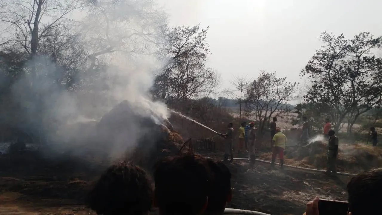  ଅଧଘଣ୍ଟା କାମକୁ ଲାଗିଲା ୭ ଘଣ୍ଟା । ଜଳ ସଙ୍କଟ ପାଇଁ ନିଆଁ ଲିଭାଇବାକୁ ନାକେଦମ ହେଲା ଦମକଳବାହିନୀ ।