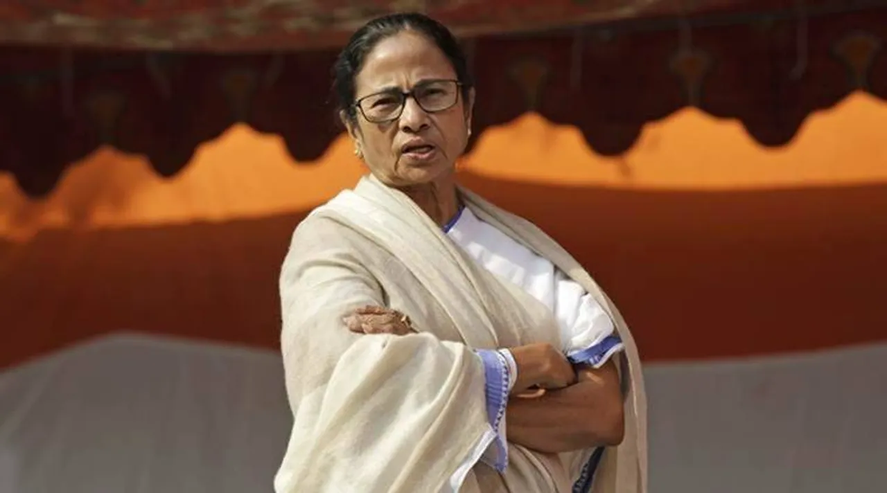  କୁଚବିହାର ହିଂସାକାଣ୍ଡ କଟକଣା ଫେରିବା ପରେ ମୈଦାନକୁ ଫେରିଲେ ମମତା । ଶୀତଲକୁଚାରେ ପୀଡିତ ପରିବାରକୁ ଭେଟିଲେ, ଦେଲେ ଥଇଥାନର ଆଶ୍ୱାସନା