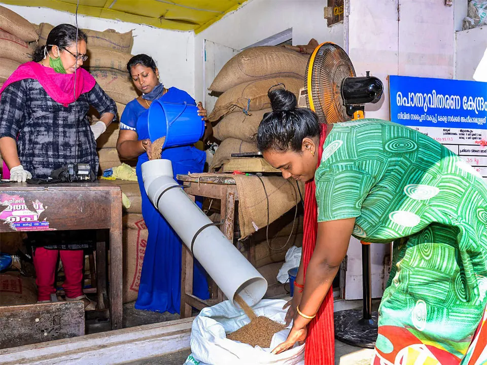  ପ୍ରଧାନମନ୍ତ୍ରୀ ଗରିବ କଲ୍ୟାଣ ଯୋଜନାରେ ପୁଣି ମିଳିବ ମାଗଣା ରାସନ । ୮୦ କୋଟି ଲୋକ ହେବେ ଲାଭାନ୍ୱିତ