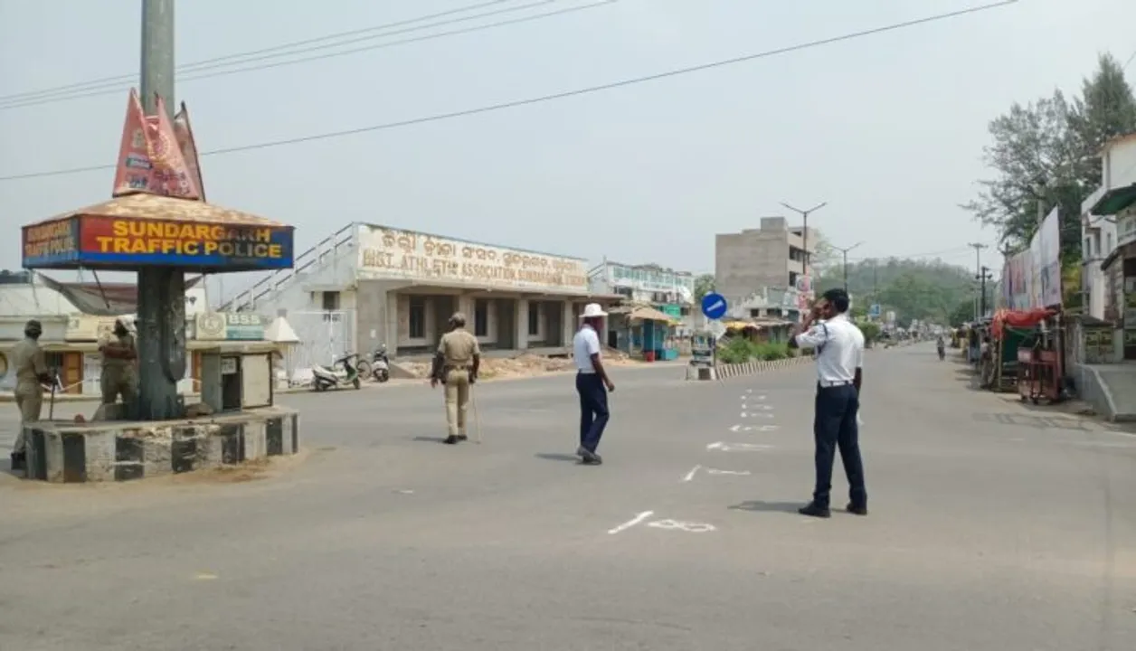  ସୁନ୍ଦରଗଡ଼ରେ ଶନି-ରବି ସଟଡାଉନ । ପାଟ୍ରୋଲିଂ କରୁଛି ପୋଲିସ, ଛକ ଛକରେ ହେଉଛି କଡାକଡି ଯାଞ୍ଚ ।