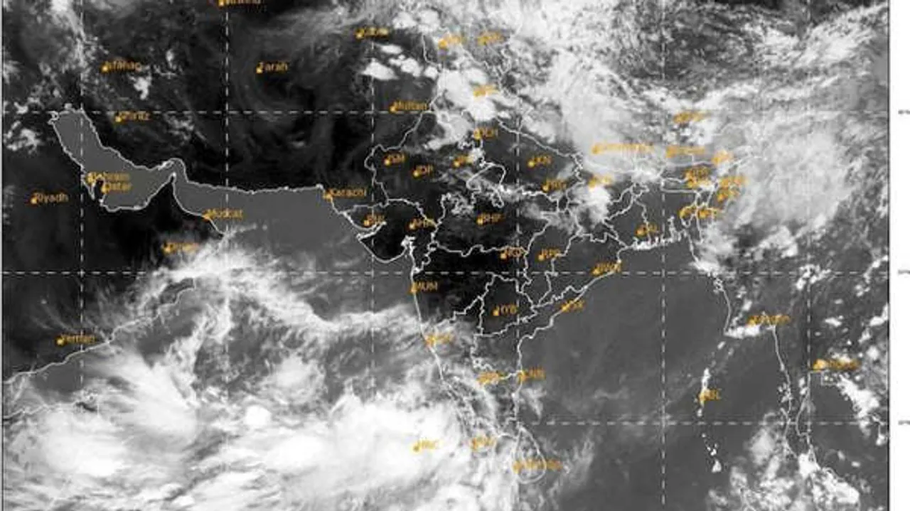  ଭୀଷଣ ସାମୁଦ୍ରିକ ଝଡରେ ପରିଣତ ହେଲା ଆରବ ସାଗରରେ ସୃଷ୍ଟ ବାତ୍ୟା ତୌକତେ । ମଙ୍ଗଳବାର ସକାଳେ ଗୁଜୁରାଟ ଉପକୂଳ ଅତିକ୍ରମ କରିବ