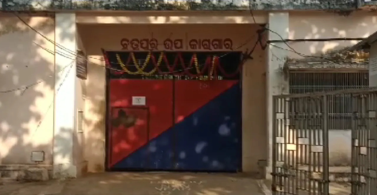  ଗଞ୍ଜାମ ଜିଲ୍ଲା ଛତ୍ରପୁର ଉପକାରାଗାରରେ ପଶିଲା କରୋନା । କାର୍ଯ୍ୟରତ ଆସିଷ୍ଟାଂଟ ଜେଲରଙ୍କ ମୃତ୍ୟୁ, ଏପଟେ ଏମକେସିଜିରେ ଗହଳି ନକରିବାକୁ ଜିଲ୍ଲାପାଳଙ୍କ ଅନୁରୋଧ ।