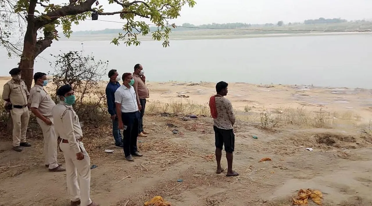  ଗଙ୍ଗାରେ ଭାସୁଛି ଶତାଧିକ ମୃତଦେହ । ବିହାରରେ ୭୦ ଓ ଉତ୍ତର ପ୍ରଦେଶରୁ ୨୫ଟି ମୃତଦେହ ଉଦ୍ଧାର । ୟୁପିରୁ ଫିଙ୍ଗା ଯାଇଥିବା ନେଇ ସଂଦେହ ପ୍ରକାଶ କଲା ବିହାର