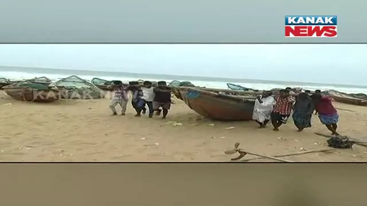  ଆସୁଛି ବାତ୍ୟା ୟାସ : ଉପକୂଳିଆ ଅଂଚଳରେ ପ୍ରସ୍ତୁତି ଜୋରଦାର; ମତ୍ସ୍ୟଜୀବୀକୁ ସମୁଦ୍ରକୁ ଯିବାକୁ ବାରଣ କଲା ପ୍ରଶାସନ