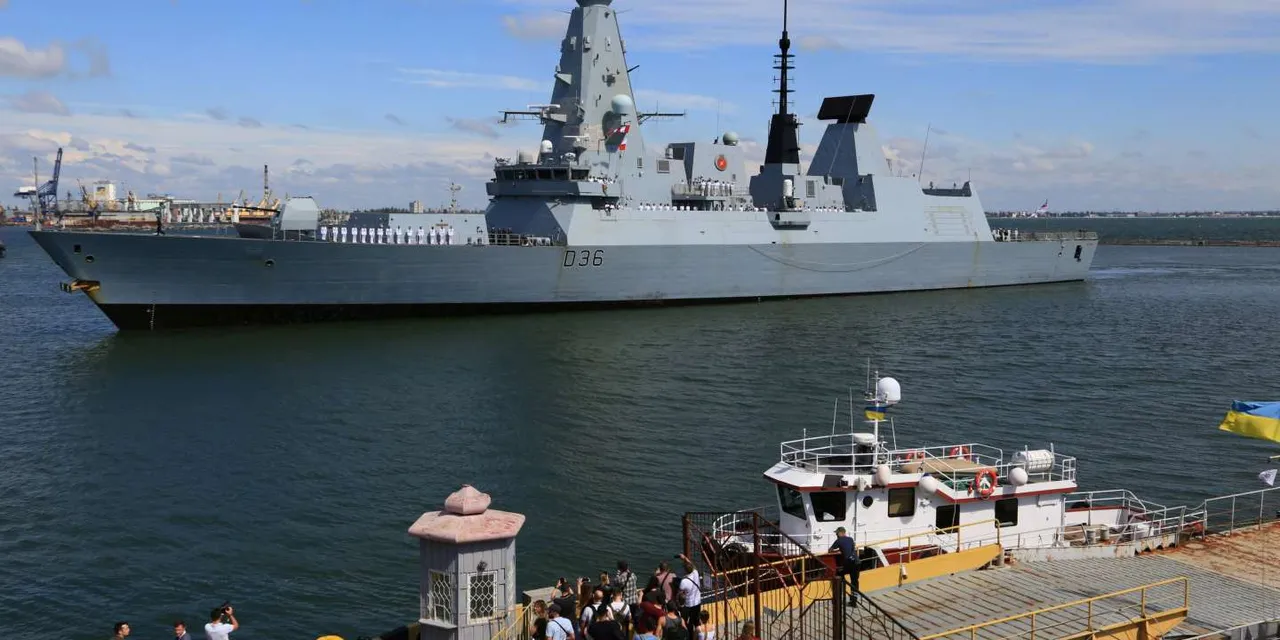  British Royal Navy's Type 45 destroyer HMS Defender arrives at the Black Sea port of Odessa, Ukraine June 18, 2021. Picture taken June 18, 2021. REUTERS/Sergey Smolentsev 