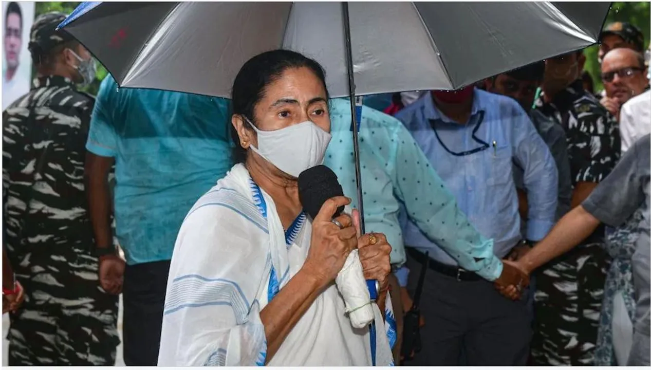  ସୋନିଆଙ୍କୁ ଭେଟିବା ପୂର୍ବରୁ କେନ୍ଦ୍ର ସରକାରଙ୍କ ଉପରେ ବର୍ଷିଲେ ମମତା , କହିଲେ, ପଶ୍ଚିମବଙ୍ଗ ପରେ ଏବେ ପୁରା ଦେଶରେ ‘ଖେଲା ହବେ’