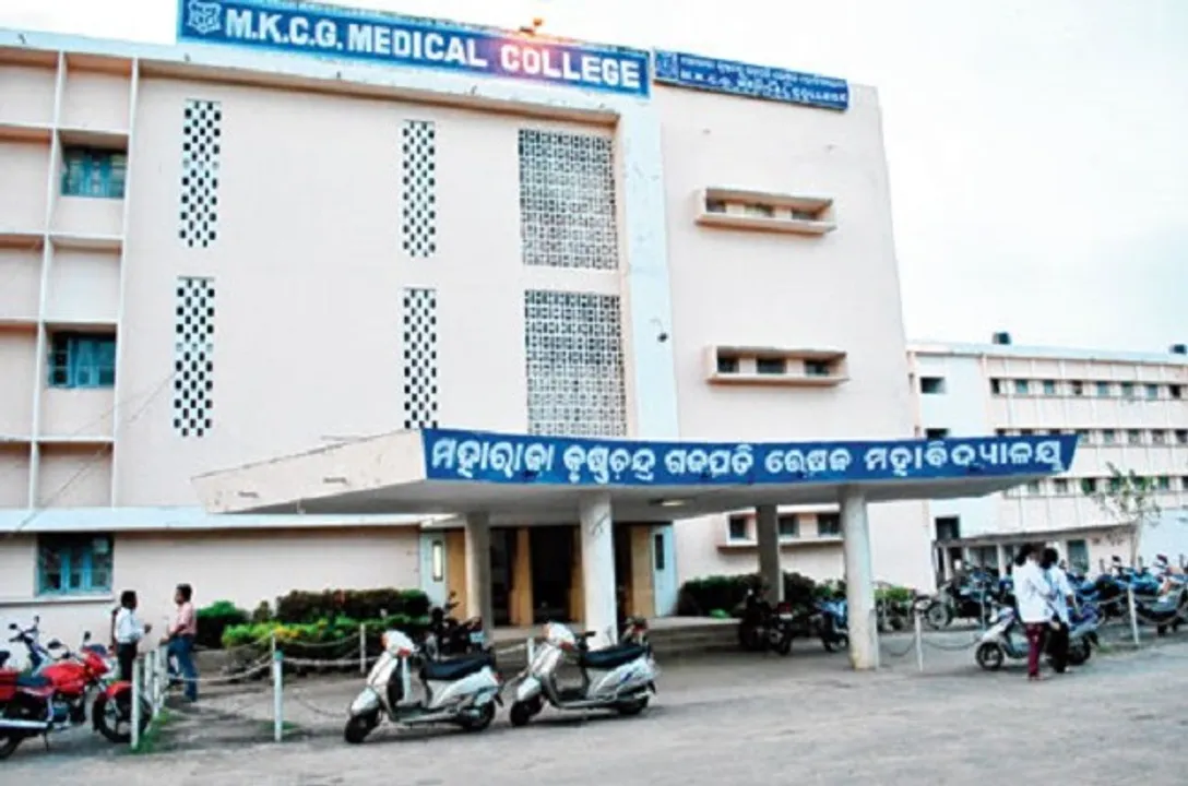  ପଙ୍ଗୁ ହୋଇଯିବ ଏମ୍‌କେସିଜି! ୫ ପ୍ରଫେସର ଗଲେ, ଜଣେ ଆସିଲେ, ଶିଶୁରୋଗ ବିଭାଗର ୩ ଡାକ୍ତରଙ୍କ ବଦଳି