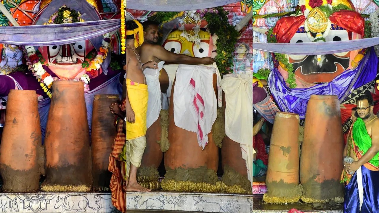  ରଥ ଉପରେ ସମାପନ ହେଲା ଅଧରପଣା ନୀତି । ଶ୍ରୀଜିଉଙ୍କ ସହ ଯାଇଥିବା ଅଶରୀରି ଓ ପାର୍ଶ୍ୱ ଦେବାଦେବୀଙ୍କୁ କରାଗଲା ଅର୍ପଣ ।