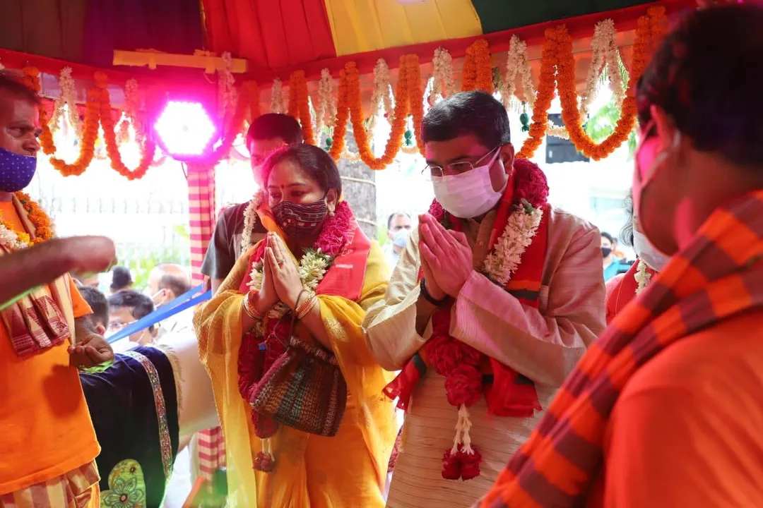  ଦିଲ୍ଲୀରେ ହଜଖାସ୍ ସ୍ଥିତ ଜଗନ୍ନାଥ ମନ୍ଦିରରେ ରଥାରୂଢ ମହାପ୍ରଭୁଙ୍କୁ ଦର୍ଶନ କଲେ କେନ୍ଦ୍ରମନ୍ତ୍ରୀ ଧର୍ମେନ୍ଦ୍ର ପ୍ରଧାନ । ଭିଡିଓ ବାର୍ତ୍ତା ଜରିଆରେ ଜଣାଇଲେ ଶୁଭକାମନା । 