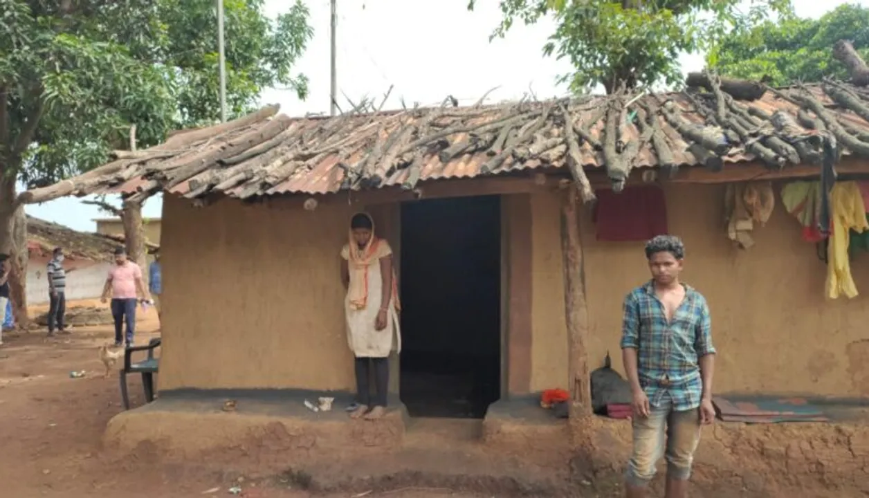  ଭିନ୍ନ ଧର୍ମରେ ବିବାହକୁ ନେଇ ଆକ୍ଷେପ କରୁଥିଲେ ବଡ ଭାଇ, ଠେଙ୍ଗାରେ ପିଟି ପିଟି ମାରିଦେଲେ ଦୁଇ ସାନ ଭାଇ । ସୁନ୍ଦରଗଡରୁ ସାମ୍ନାକୁ ଆସିଲା ଅଭାବନୀୟ ଘଟଣା ।