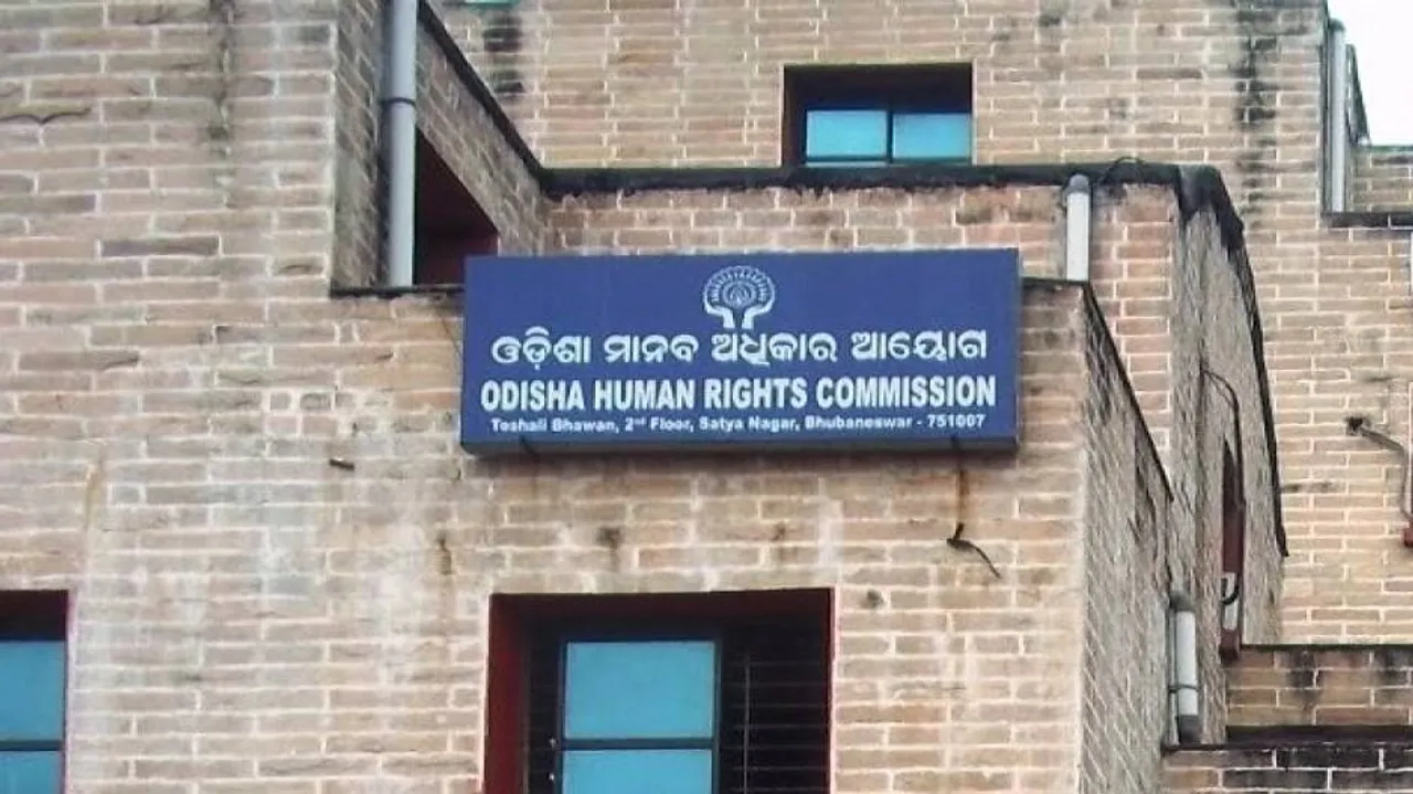  ଦିବ୍ୟାଙ୍ଗ ଛାତ୍ରଛାତ୍ରୀ ଅଫଲାଇନ ମାଟ୍ରିକ ପରୀକ୍ଷା ଦେବା ପ୍ରସଙ୍ଗ : ରୋକ ଲଗାଇଲେ ଓଡିଶା ମାନବାଧିକାର କମିଶନ