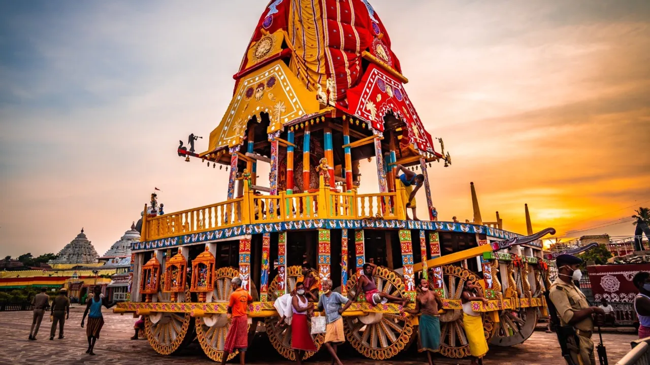  ପୁରୀରେ ରଥଯାତ୍ରା କର୍ଫ୍ୟୁ କଟକଣାର ଖୋଲା ଉଲ୍ଲଘଂନ । ନିୟମ ଭାଙ୍ଗି ଠାକୁର ଦର୍ଶନ କଲେ ୟୁଟ୍ୟୁବର ଗୋବିନ୍ଦକ୍ରିଷ୍ଣା ଦାସ ।