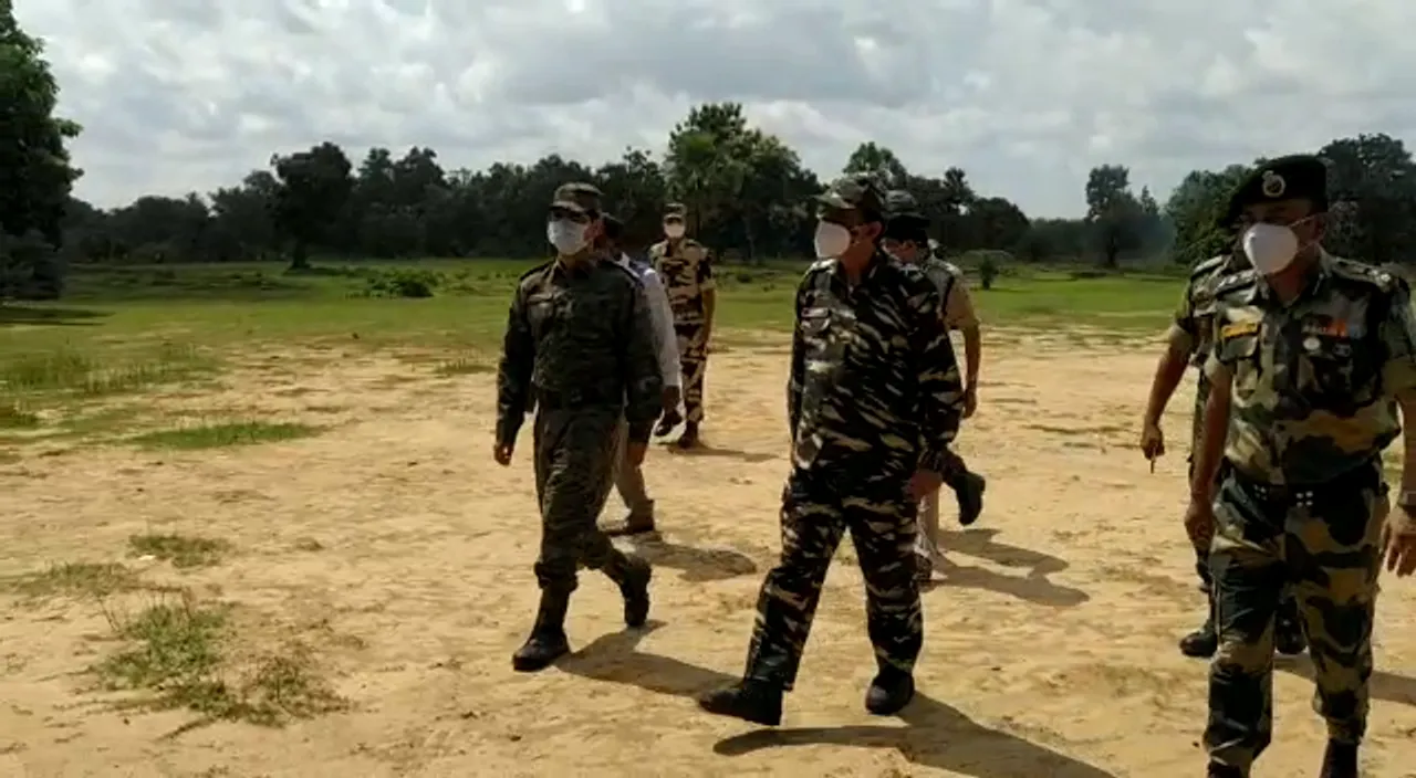  ମାଥିଲିରେ ପୋଲିସ ଡିଜିପି ଅଭୟ : ବିଏସଏଫ୍ କ୍ୟାମ୍ପରେ ମାଓ ସ୍ଥିତି ନେଇ ସମୀକ୍ଷା