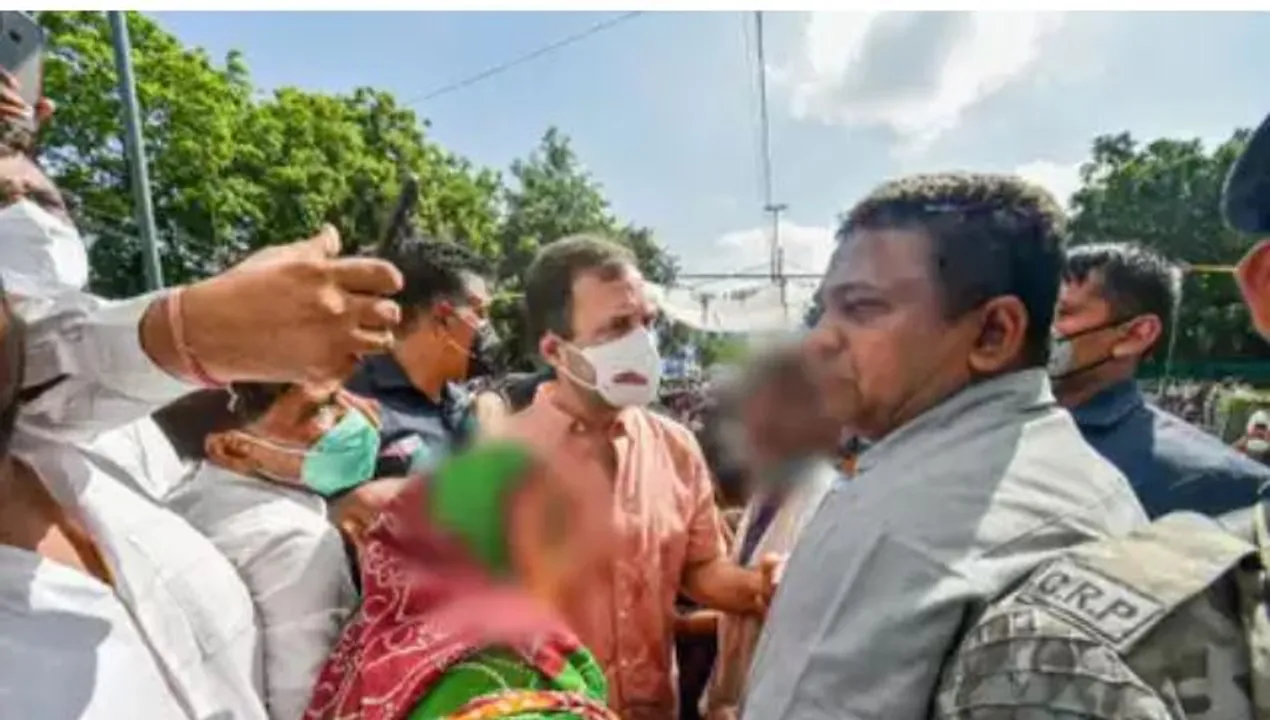  ୯ ବର୍ଷୀୟ ନାବାଳିକାକୁ ଦୁଷ୍କର୍ମ ପରେ ହତ୍ୟାକୁ ନେଇ ଜୋର ଧରିଲା ରାଜନୀତି , ମୃତ ନାବାଳିକାଙ୍କ ପରିବାର ଲୋକଙ୍କ ସହ ଫଟୋ ସେୟାର କରି ଅଡୁଆରେ ରାହୁଲ ଗାନ୍ଧୀ