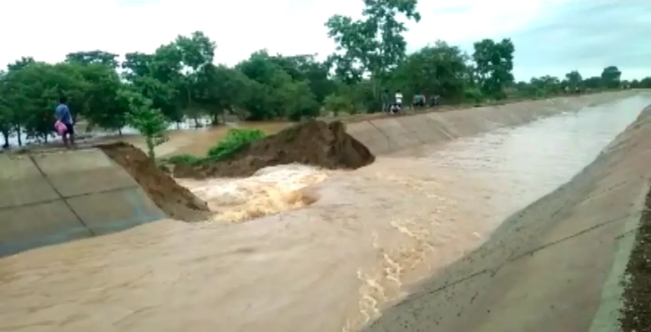  କେନାଲରେ ପାଣି ଆସୁ ଆସୁ ଭୁଶୁଡିଗଲା କଂକ୍ରିଟ୍ କାମ । ଜାନୁୟାରୀରେ ହୋଇଥିଲା ପ୍ରକଳ୍ପର ଉଦଘାଟନ, ଜୁଲାଇରେ ବାଲି ବସ୍ତା ପକାଇ ଚାଲିଛି ତାଲିପକା କାମ୍