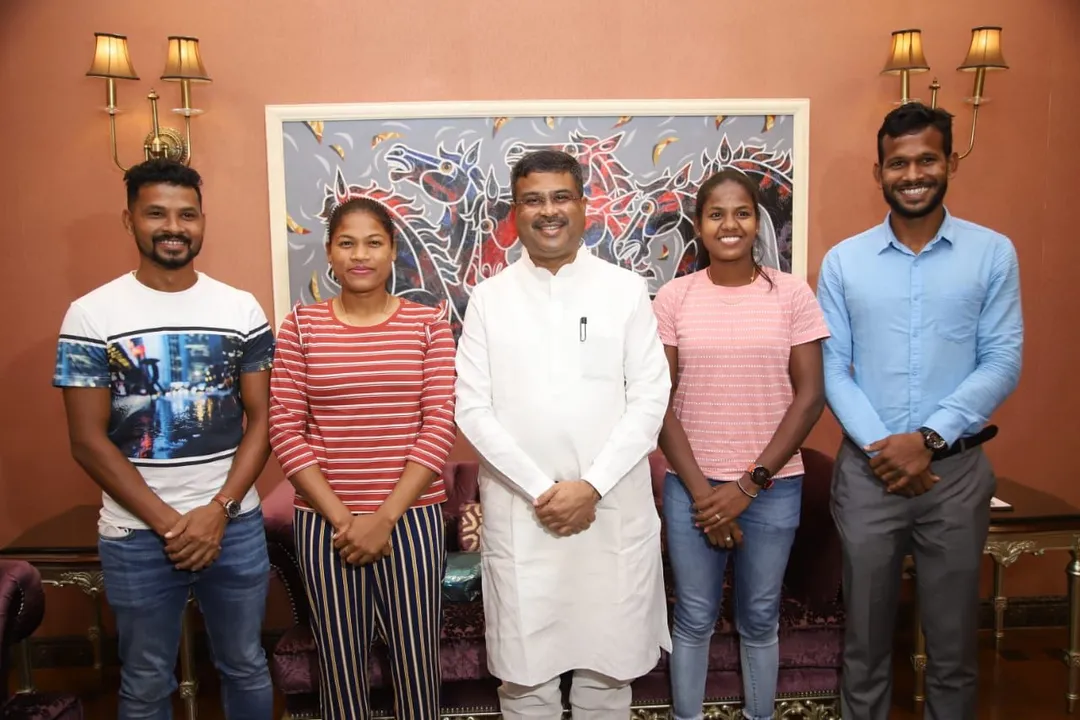  ଭୁବନେଶ୍ୱରରେ ଭାରତୀୟ ହକି ଦଳର ୪ ଓଡ଼ିଆ ହକି ଖେଳାଳୀଙ୍କୁ ସମ୍ବର୍ଦ୍ଧିତ କଲେ କେନ୍ଦ୍ରମନ୍ତ୍ରୀ । ହକି ଖେଳାଳୀଙ୍କ ସହ ରାତ୍ରି ଭୋଜନ କଲେ ଧର୍ମେନ୍ଦ୍ର ପ୍ରଧାନ ।