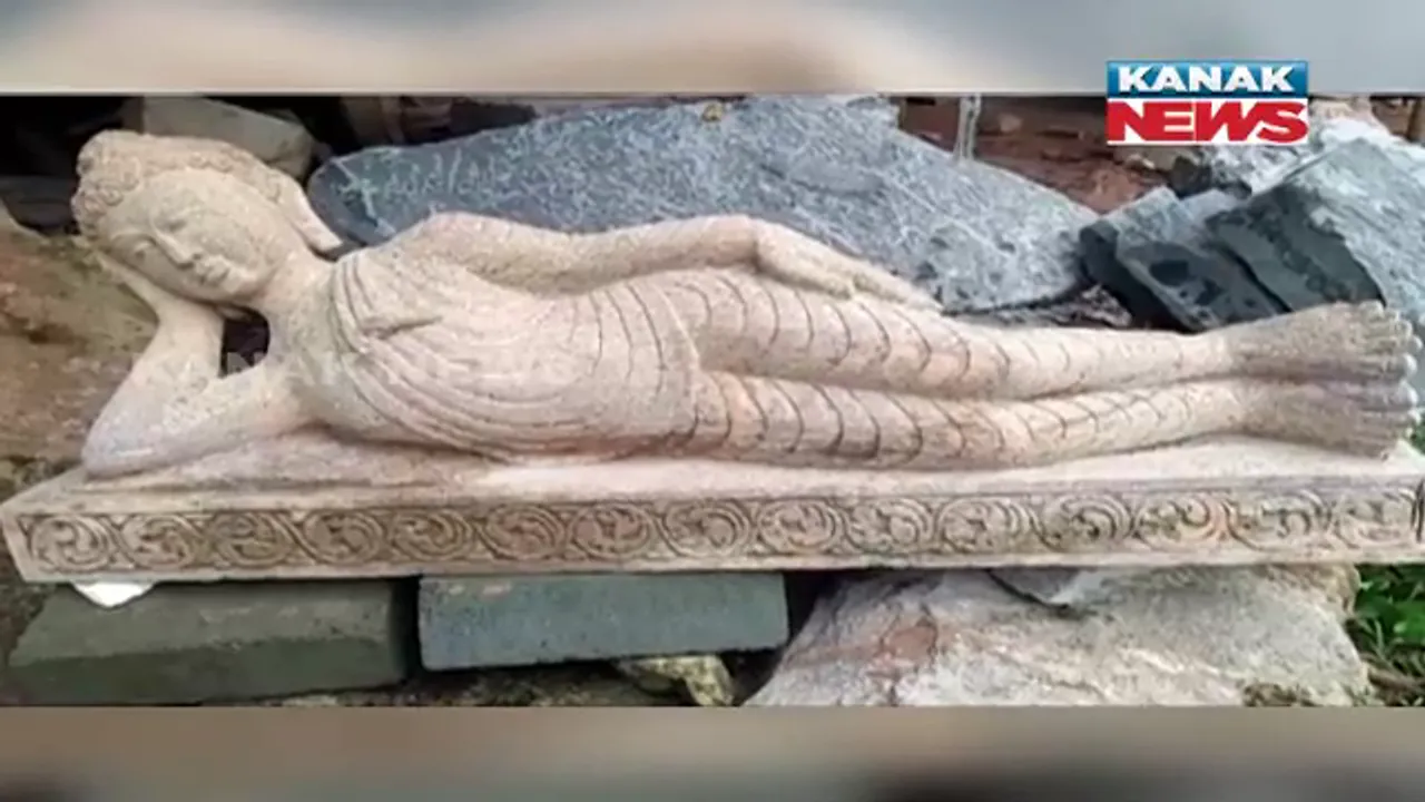  ପରିଚୟ ସହ ରୋଜଗାର ଦେଇଛି ମୂର୍ତ୍ତି ନିର୍ମାଣ । ୫ରୁ ୫୦ ହଜାର ପର୍ଯ୍ୟନ୍ତ ଟଙ୍କାରେ ବିକ୍ରି ହେଉଛି ମୂର୍ତ୍ତି, ସ୍ୱାବଲମ୍ବୀ ହୋଇ ଉଦାହରଣ ସାଜିଛନ୍ତି ପଥର ମୂର୍ତ୍ତି କାରିଗର ମନୋଜ ।