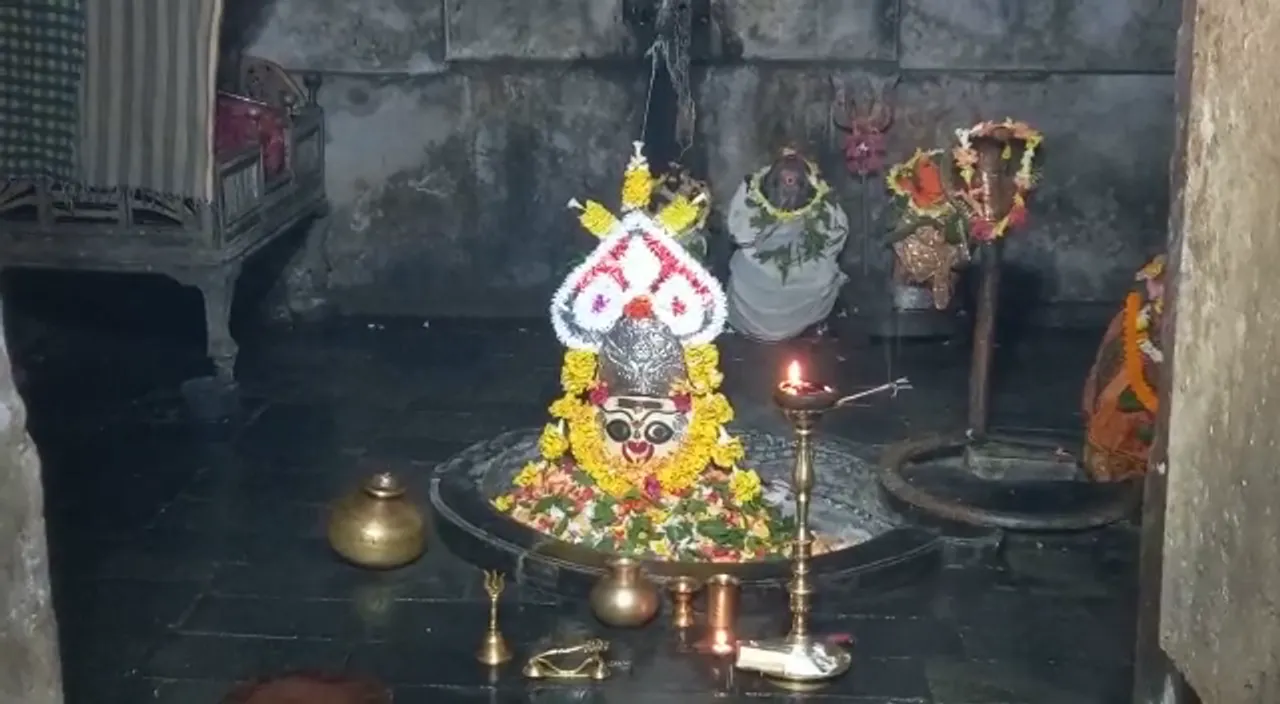  ଚାରିମାସ ଖୋଲିଲା ବାବା ଆଖଣ୍ଡଳମଣିଙ୍କ ମନ୍ଦିର : ସ୍ୱତନ୍ତ୍ର ବ୍ୟାରିକେଡରେ ଯାଇ ବାବାଙ୍କୁ କରିପାରିବେ ଦର୍ଶନ