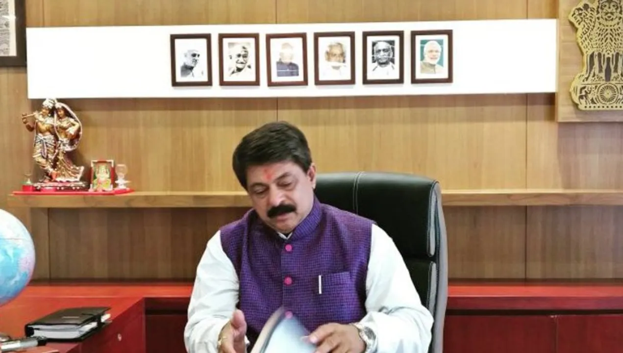  ଶପଥ ଗ୍ରହଣ ପୂର୍ବରୁ ପଦାରେ ପଡିଲା ଗୁଜୁରାଟ ବିଜେପିର କନ୍ଦଳ, ବାଚସ୍ପତିଙ୍କ ଇସ୍ତଫା