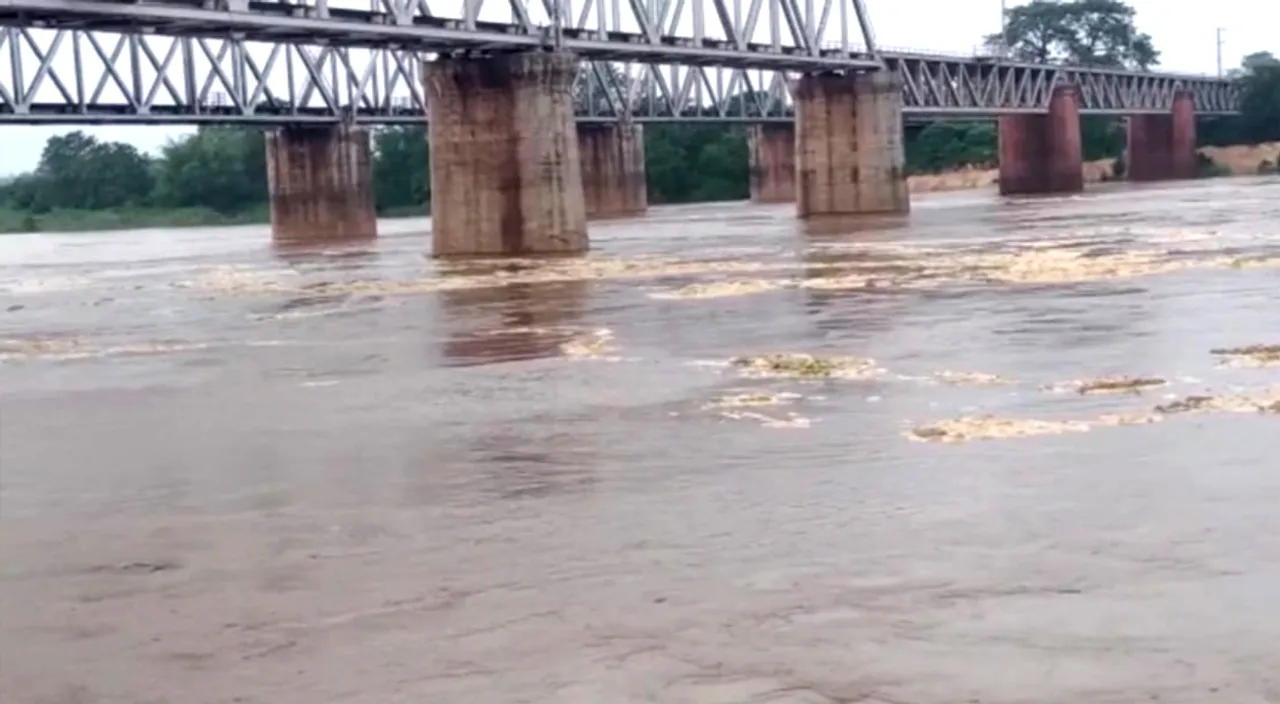  ଫୁଲୁଛି ସୁବର୍ଣ୍ଣରେଖା : ରାଜଘାଟଠାରେ ବିପଦ ସଙ୍କେତ ଉପରେ ଜଳସ୍ତର