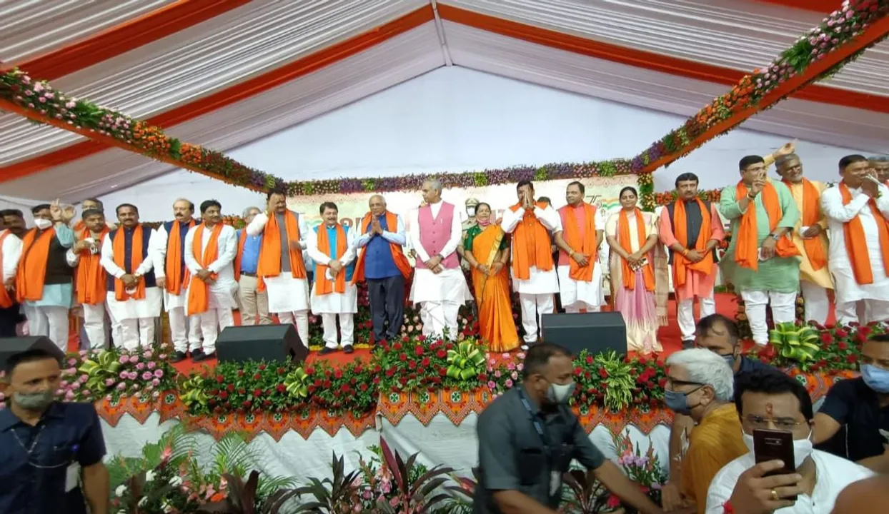  ଗୁଜରାଟରେ ନୂଆ ମନ୍ତ୍ରୀଙ୍କ ଭିତରେ ହେଲା ଦାୟିତ୍ୱ ବଣ୍ଟନ । ପଢନ୍ତୁ, କାହାକୁ ମିଳିଲା କେଉଁ ବିଭାଗ?