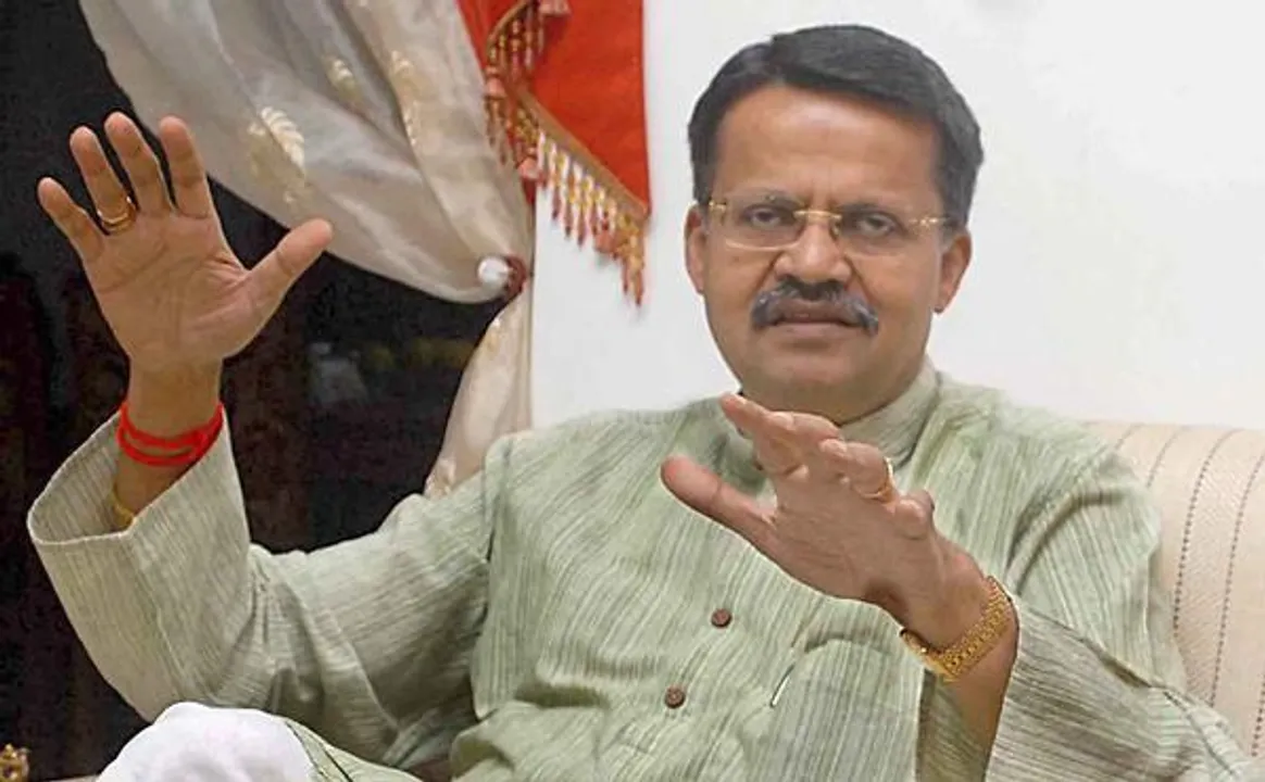  ନିଆଁରେ ଘିଅ ଢାଳିଲେ କଟକ ସାଂସଦ । ଭର୍ତ୍ତୃହରି କହିଲେ, ମୂର୍ତ୍ତି ଛୋଟ ହେବା ଅର୍ଥ ପୂଜାରେ ବିଘ୍ନ ।