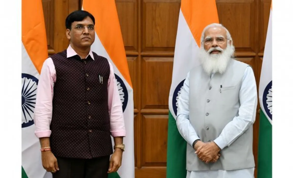  ବେଶ ବଦଳାଇ ହସ୍ପିଟାଲ ଯାଇଥିଲେ ମୋଦିଙ୍କ ମନ୍ତ୍ରୀ, ମାଡ ମାରିଲେ ସିକ୍ୟୁରିଟି ଗାର୍ଡ ।