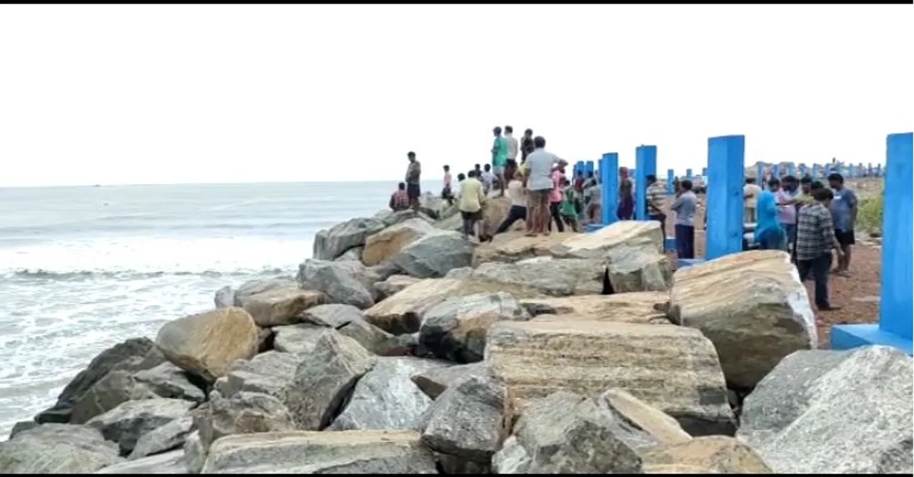  ପାରାଦୀପ ମହାନଦୀ ମୁହାଣରେ ଓଲଟିଲା ଡ଼ଙ୍ଗା: ୨ ଜଣ ନିଖୋଜ, ୫ଜଣ ଉଦ୍ଧାର