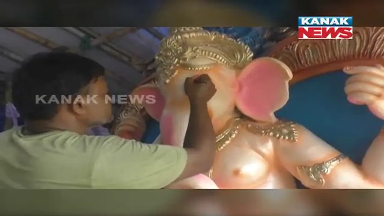  ରୋଜଗାର ସହ ପରିଚୟ ଦେଇଛି ମୂର୍ତ୍ତି ତିଆରି: ବର୍ଷକୁ ୨୦ ଲକ୍ଷ ଟଙ୍କାରୁ ଅଧିକର ମୂର୍ତ୍ତି ବ୍ୟବସାୟ
