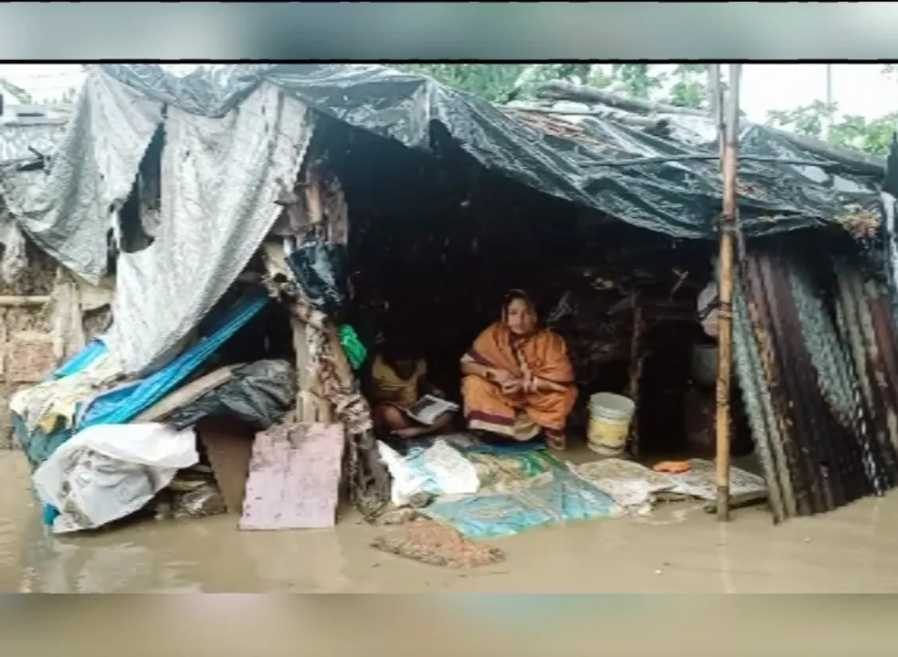  ଲଗାଣ ବର୍ଷାରେ ବେହାଲ ପିପିଲି ଏନଏସି । କାଲିଠୁ ଘରେ ଚୁଲି ଜଳିନି, ଭୋକ ଉପାସରେ କୁନି କୁନି ପିଲା
