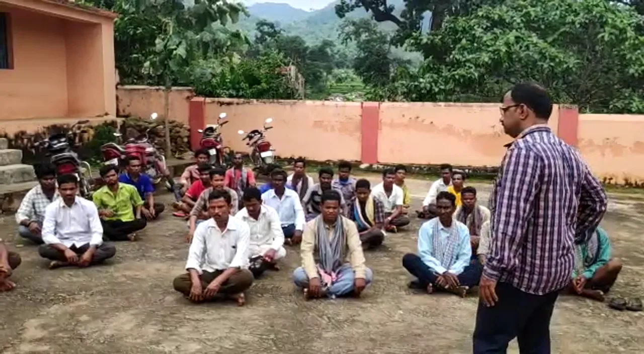  ଗଜପତିରେ ତେଜୁଛି ସୀମା ବିବାଦ : ଜିଲ୍ଲା ପ୍ରଶାସନର ସ୍ଥାଣୁତା ବିରୋଧରେ ଏକାଠି ହେଲେ ସୀମାନ୍ତ ଗାଁର ଆଦିବାସୀ
