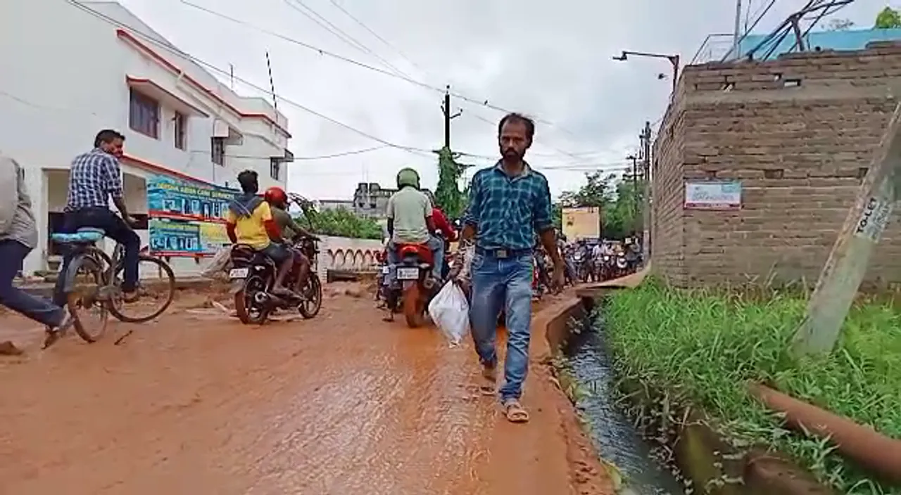 ମୁକୁଳା ପଡ଼ିଛି ରାଜଧାନୀର ଅନେକ ଡ଼୍ରେନ୍ : କ’ଣ ଆଉ କାହାର ଜୀବନ ଗଲେ ନିଦରୁ ଉଠିବ କି ପ୍ରଶାସନ?