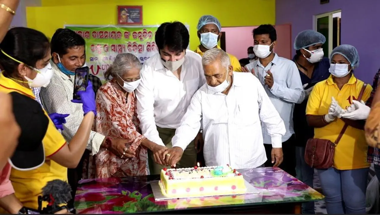  ଆକାଶଙ୍କ ନିଆରା ଜନ୍ମଦିନ: ବୃଦ୍ଧାଶ୍ରମରେ ପାଳିଲେ, ସ୍ୱାସ୍ଥ୍ୟ ଶିବିର କଲେ