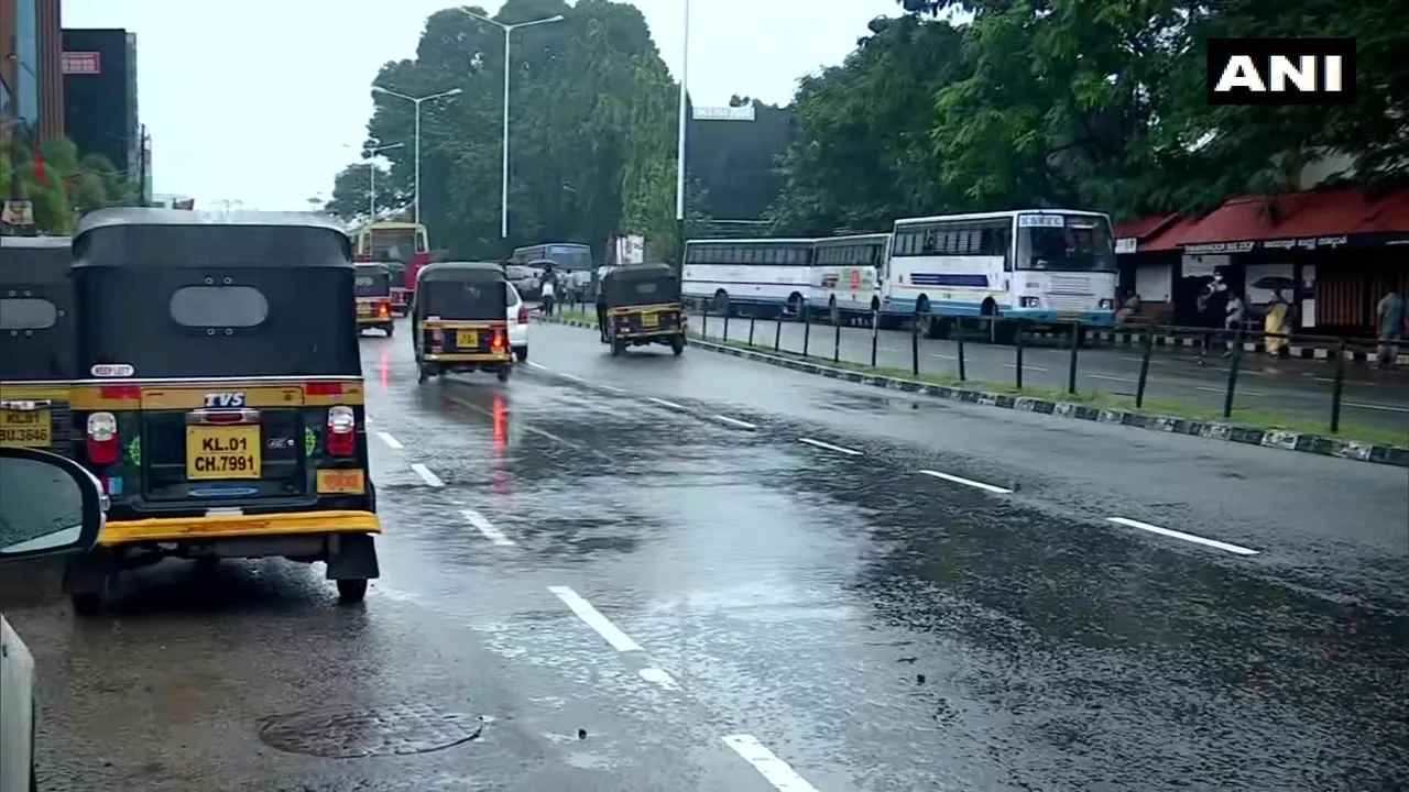  କେରଳରେ ବର୍ଷାର ତାଣ୍ଡବ । ପାଣିରେ ଭାସିଯାଇ ଜଣଙ୍କର ମୃତ୍ୟୁ, ୧୦ ଜଣ ନିଖୋଜ