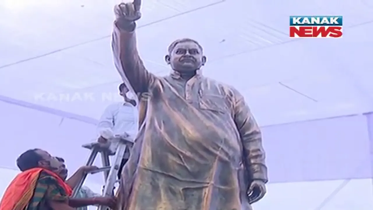  ମହାରଥୀଙ୍କ ମୂର୍ତ୍ତି ଉନ୍ମୋଚିତ
