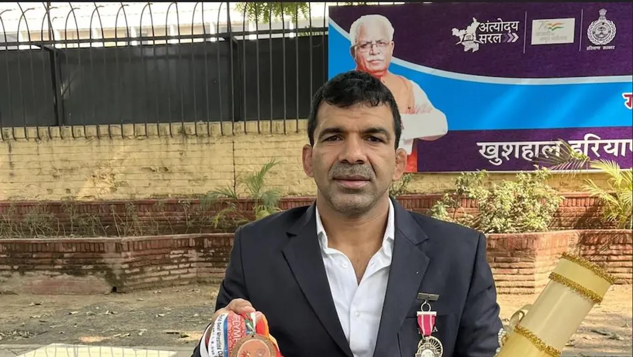  ପଦ୍ମଶ୍ରୀ ମିଳିବା ପରେ ଧାରଣାରେ କୁସ୍ତିଯୋଦ୍ଧା ବିରେନ୍ଦ୍ର ସିଂ, ରାଜ୍ୟ ସରକାରଙ୍କୁ ପାଖରେ ରଖିଲେ ଏମିତି ଦାବି