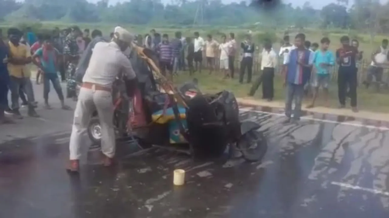  ଅଟୋ ଉପରେ ଚଢିଗଲା ଦ୍ରୁତଗାମୀ ଟ୍ରକ, ୧୦ ଯାତ୍ରୀ ମୃତ । ଆସାମରୁ ଆସିଲା ହୃଦୟ ବିଦାରକ ଦୃଶ୍ୟ ।