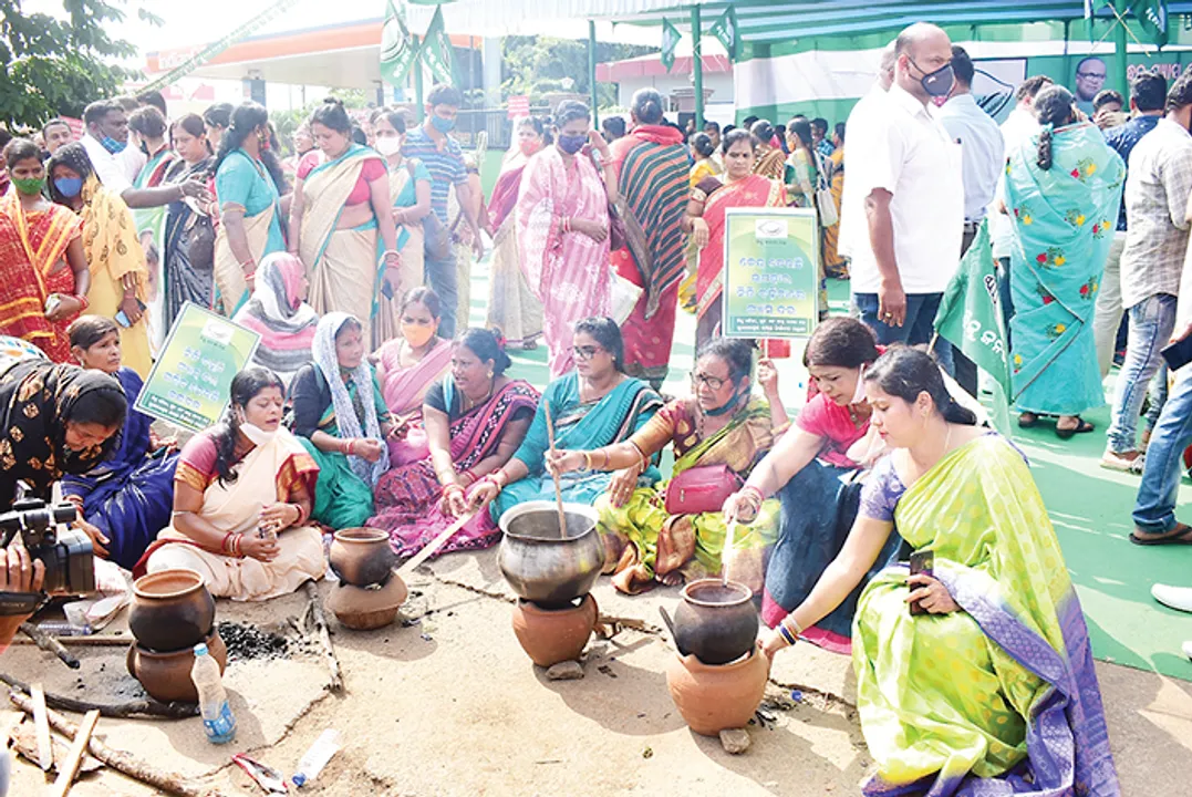  ରୋଷେଇ ଗ୍ୟାସ ଦର ବୃଦ୍ଧିକୁ ବିରୋଧ : କଟକ ପରେ ଆଜି ସମ୍ବଲପୁରରେ ବିଜେଡି କରିବ ପ୍ରତିବାଦ