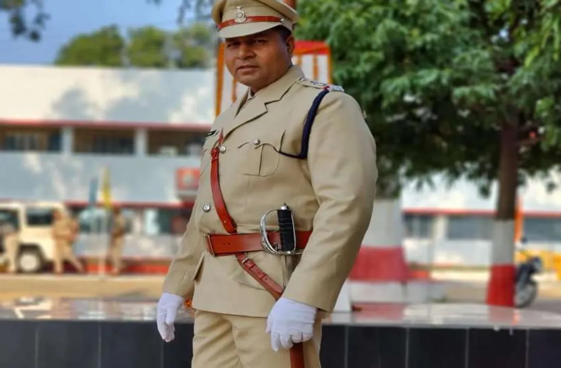  ଛାଡିଥିଲେ ୪୫ ସରକାରୀ ଚାକିରି, ଫିଲ୍ମରେ ହିରୋ ହେବାର ଅଫର... ଏବେ ପୋଲିସ ବିଭାଗରେ ବଡ ଅଫିସର