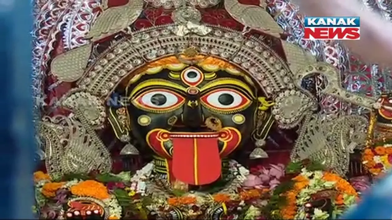  ମାଆ ଦକ୍ଷିଣକାଳୀଙ୍କ ମନ୍ଦିର ଏବେ ଚଳଚଞ୍ଚଳ : ମାଆଙ୍କ ହେଲା ରାଜ ରାଜଶ୍ୱରୀ ବେଶ; ଭକ୍ତଙ୍କ ଦର୍ଶନ ବନ୍ଦ