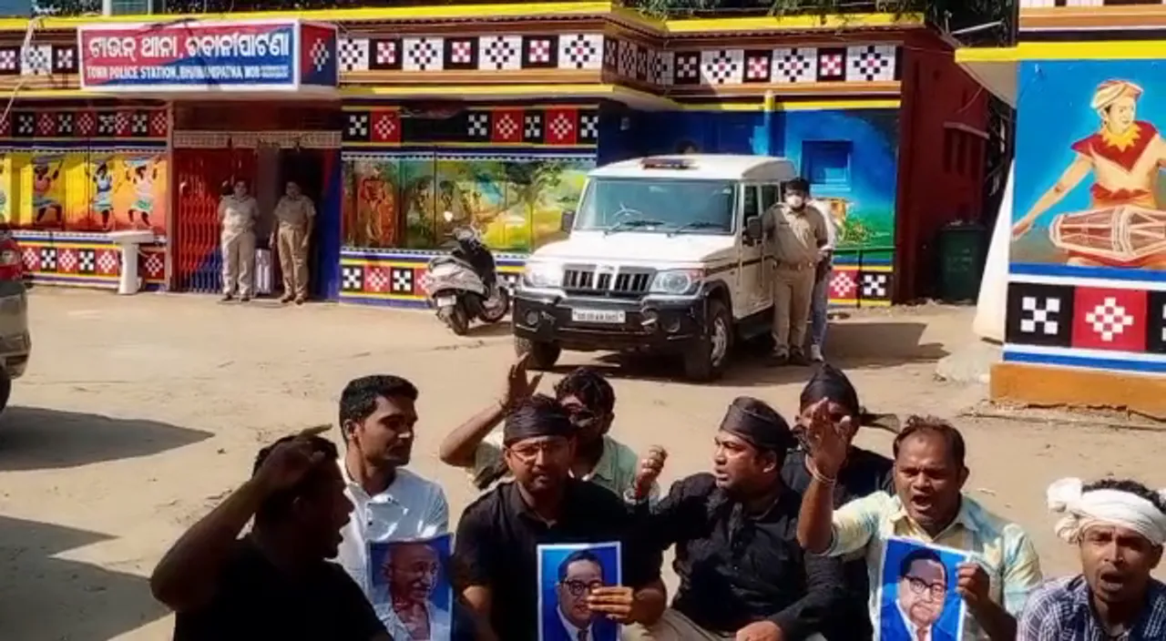  ମୁଖ୍ୟମନ୍ତ୍ରୀଙ୍କ ଗସ୍ତକୁ ବିରୋଧ କରି କଳାପତାକା ପ୍ରଦର୍ଶନ । କଂଗ୍ରେସ କର୍ମୀଙ୍କୁ ଉଠାଇ ନେଲା ପୋଲିସ