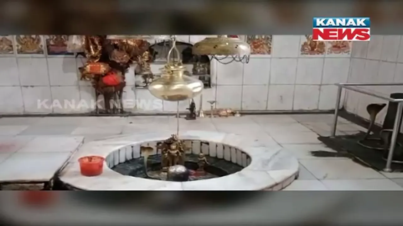  ବାବା ଚନ୍ଦ୍ରଶେଖର ମହାଦେବ ମନ୍ଦିରରୁ ଲୁଟ୍ । ମନ୍ଦିର ଗ୍ରୀଲ ଭାଙ୍ଗି ଅଳଙ୍କାର ଲୁଟି ନେଲେ ଦୁର୍ବୃତ୍ତ