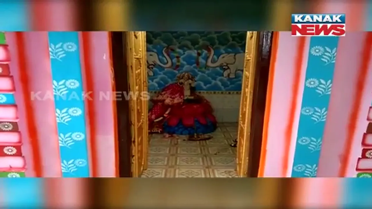  ବାଲେଶ୍ୱରରେ ସିରିଜ୍ ଲୁଟ୍ : ୩ଟି ମନ୍ଦିରରୁ ୪ ଲକ୍ଷରୁ ଅଧିକ ଟଙ୍କାର ସୁନା ଅଳଙ୍କାର ଲୁଟି ନେଲେ ଦୁର୍ବୃତ୍ତ