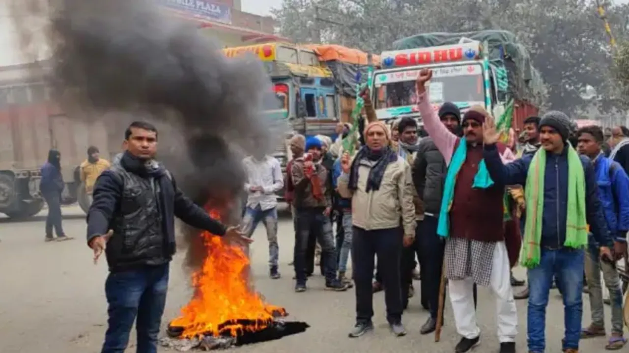  ରେଲୱେ ବୋର୍ଡ ପରୀକ୍ଷାରେ ଅନିୟମିତତାକୁ ନେଇ ବିହାରରେ ବଢିବାରେ ଲାଗିଛି ଅସନ୍ତୋଷ । ବିହାର ବନ୍ଦ ପାଳନ କଲେ ଉତ୍ୟକ୍ତ ପରୀକ୍ଷାର୍ଥୀ ।
