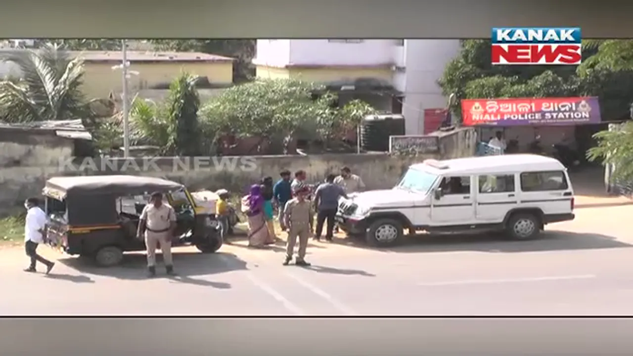  ବଢୁଛି ସଂକ୍ରମଣ, କିନ୍ତୁ କଟକଣା ମାନୁନାହାନ୍ତି ଲୋକେ । ନା ପିନ୍ଧୁଛନ୍ତି ମାସ୍କ, ନା ରହୁଛି ସାମାଜିକ ଦୂରତା ।