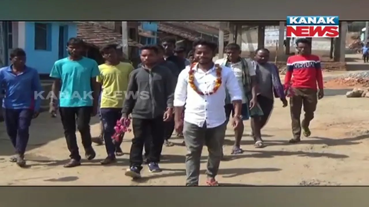  ଆଦିବାସୀ ଅଞ୍ଚଳରେ ନିର୍ବାଚନ ଲଢୁଛନ୍ତି ବିଟେକ୍ ପଢୁଆ ଯୁବକ । ସମିତି ସଭ୍ୟ ଭାବେ ଲଢୁଛନ୍ତି ଅକ୍ଷୟ ହିକକା